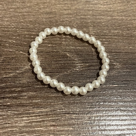 NWT PEARL EARRINGS - Picture 4 of 4